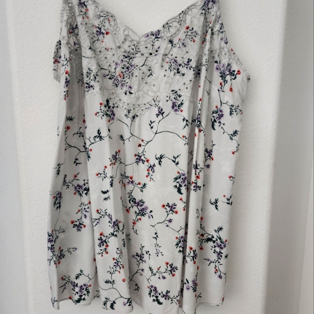 White torrid tank